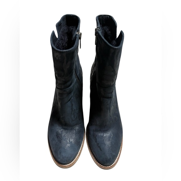 Ross and Snow Dark navy camo sheen sheerling lined waterproof heeled booties - Picture 1 of 13